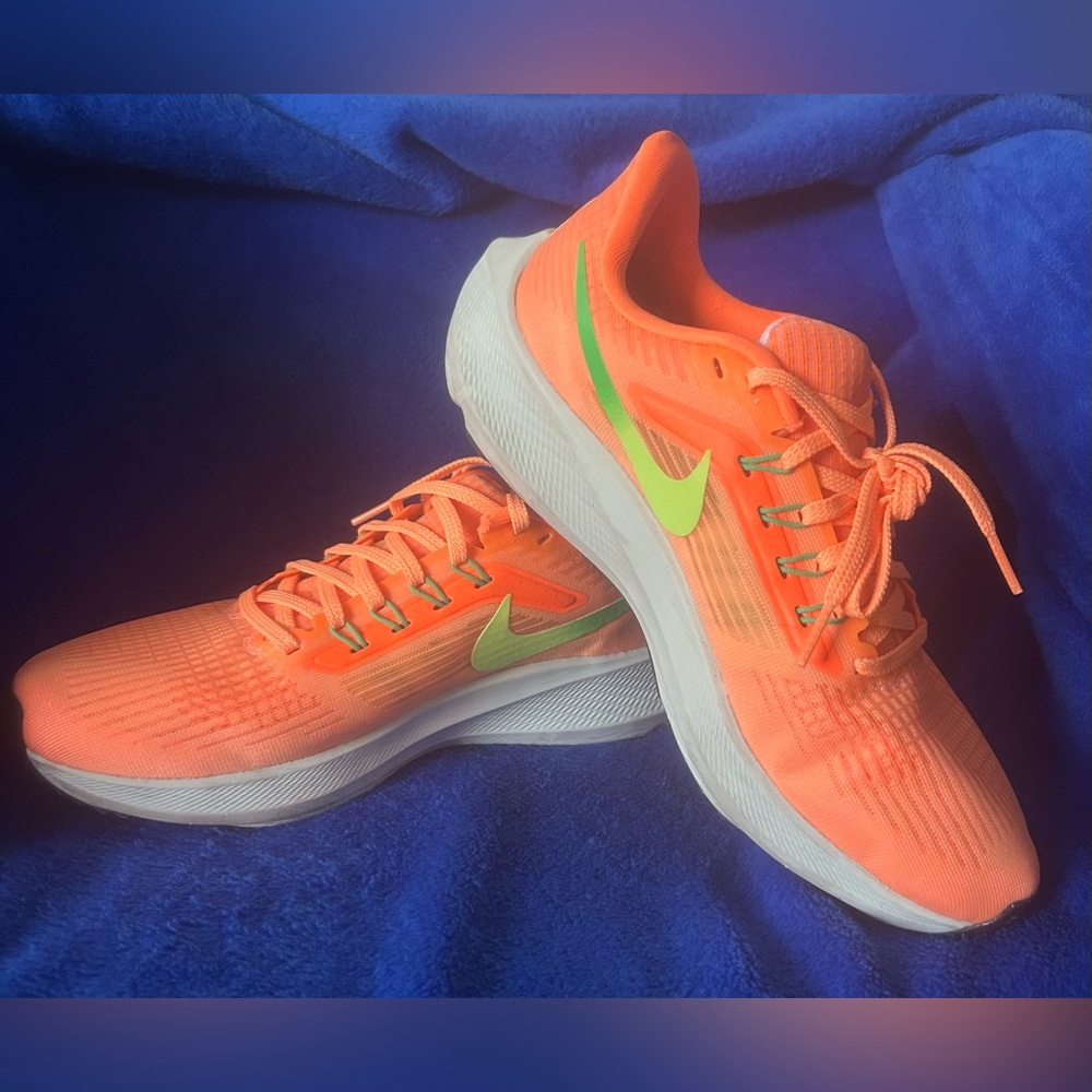 Nike Air Zoom Pegasus 39 women's running shoes in Peach Cream/Ghost Green!